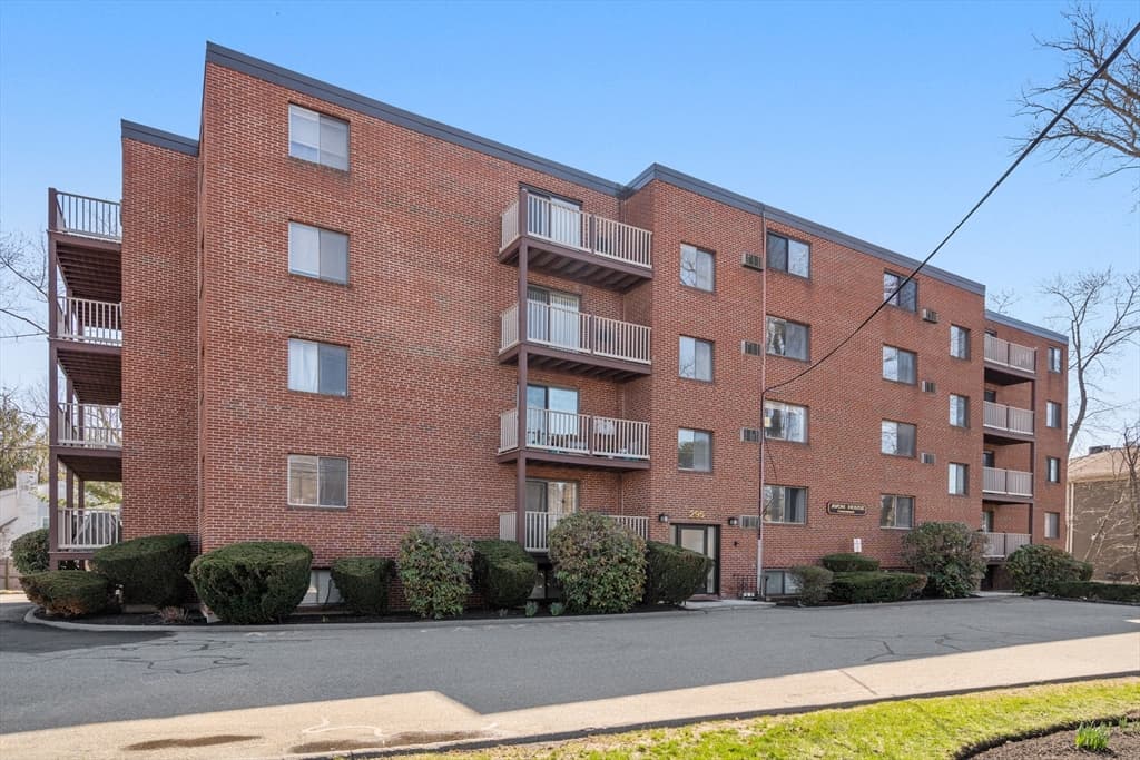 295 Main Street # 16, Reading MA 01867