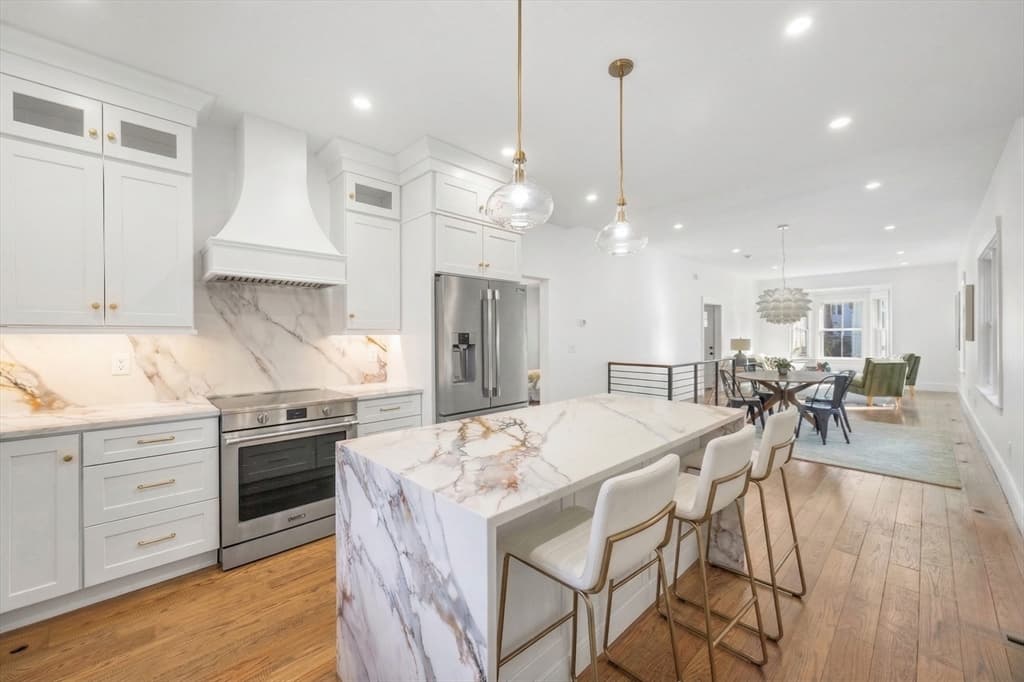 31 Houghton St # A, Somerville MA 02143