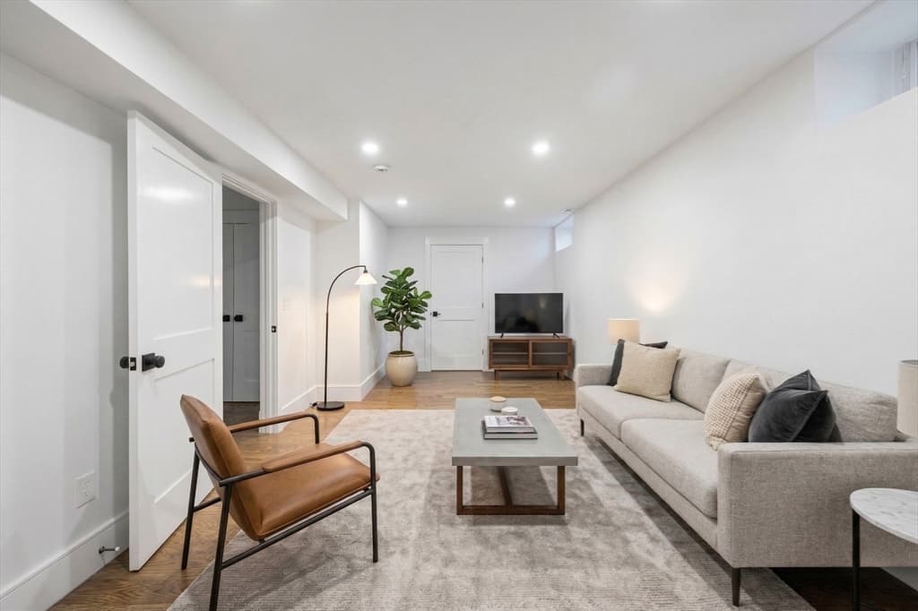 Condominium at 31 Houghton St # A, Somerville MA 02143, photo 9 of 12