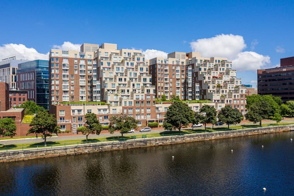 75-83 Cambridge Pkwy # E1203, Cambridge MA 02142