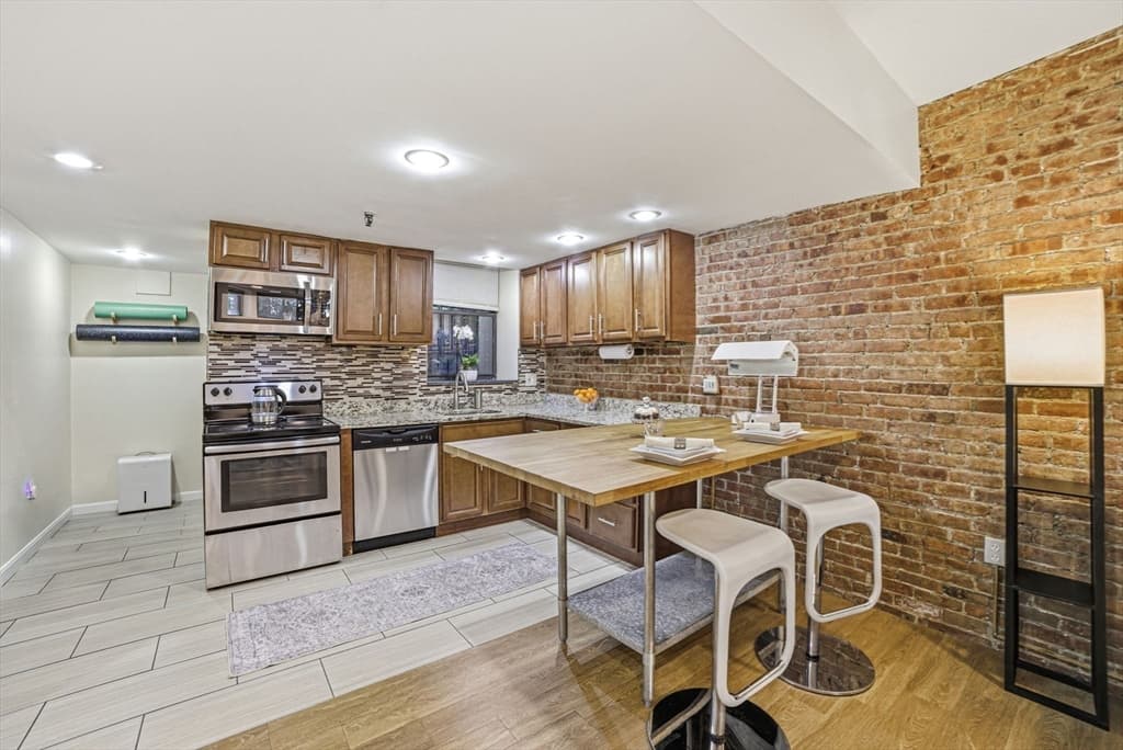 Condominium at 39 Hemenway St # 27, Boston MA 02115, photo 3 of 26