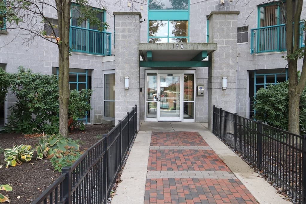 Condominium at 175 Cottage St. # 501, Chelsea MA 02150, Chelsea, photo 3 of 42