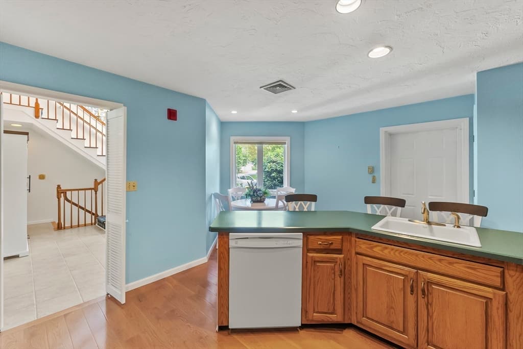 Condominium at 42 Fairway Dr, Plymouth MA 02360, Plymouth, photo 6 of 39