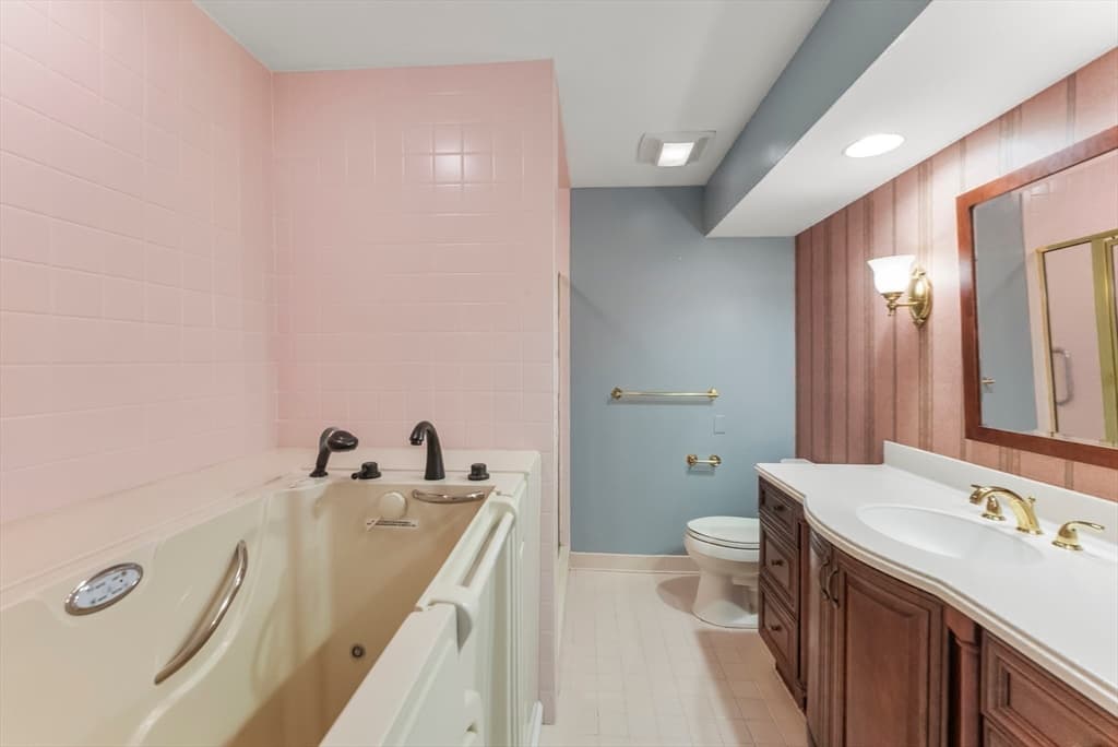 Condominium at 42 Fairway Dr, Plymouth MA 02360, Plymouth, photo 19 of 39