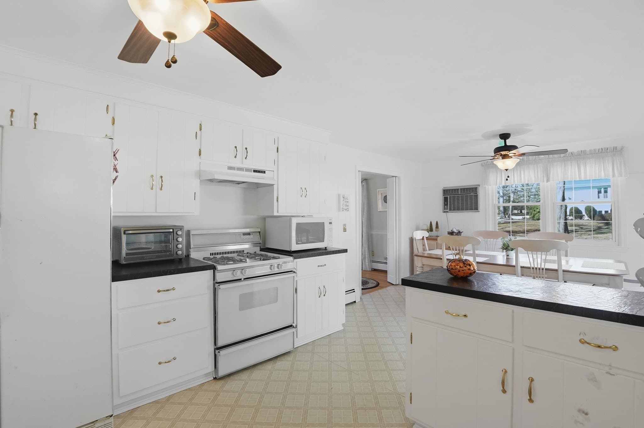 Single Family Residence at 54 Sagamore Road, Seekonk MA 02771, photo 8 of 35