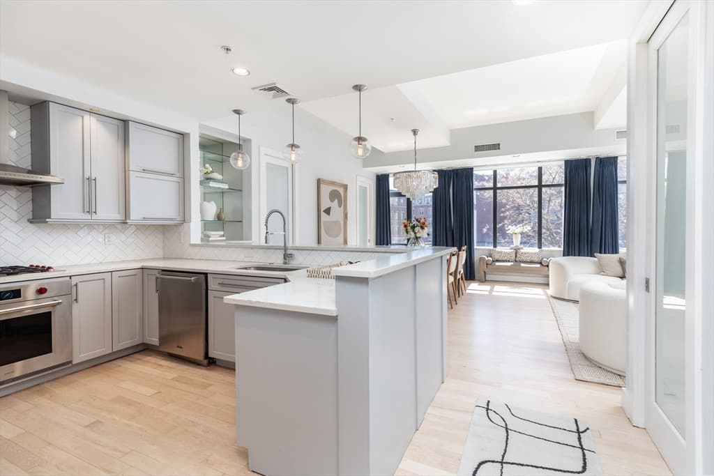 Condominium at 1180-1200 Washington # 315, Boston MA 02118, photo 12 of 27