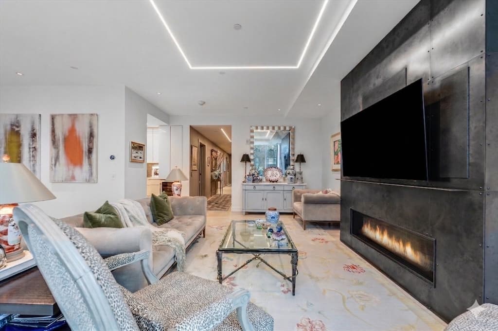 Condominium at 32 Traveler Street # 701, Boston MA 02118, photo 4 of 30