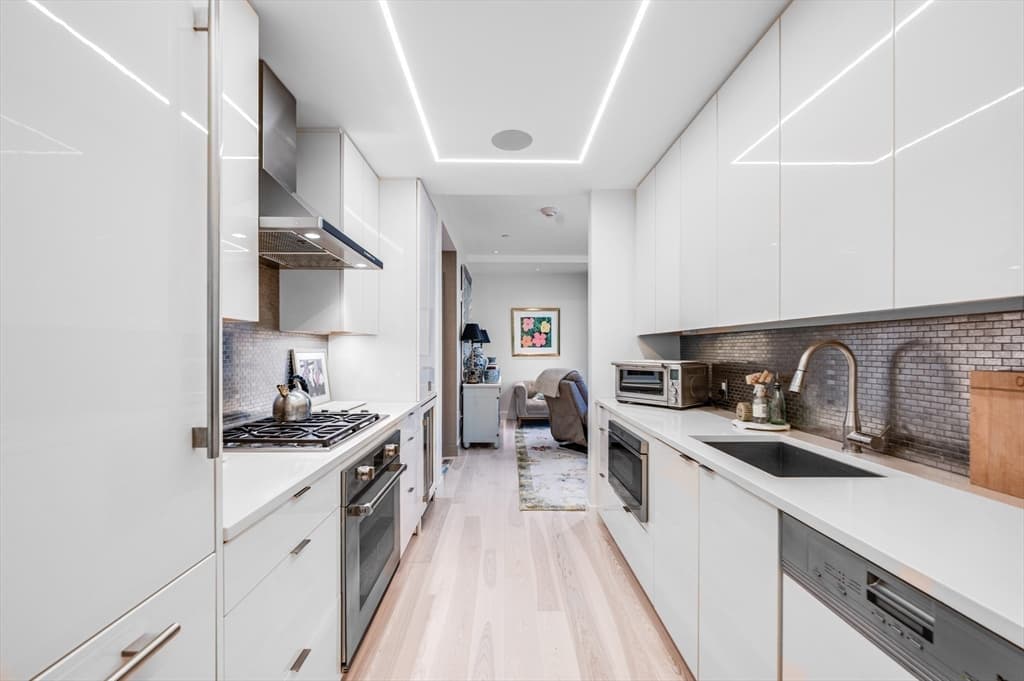 Condominium at 32 Traveler Street # 701, Boston MA 02118, photo 8 of 30