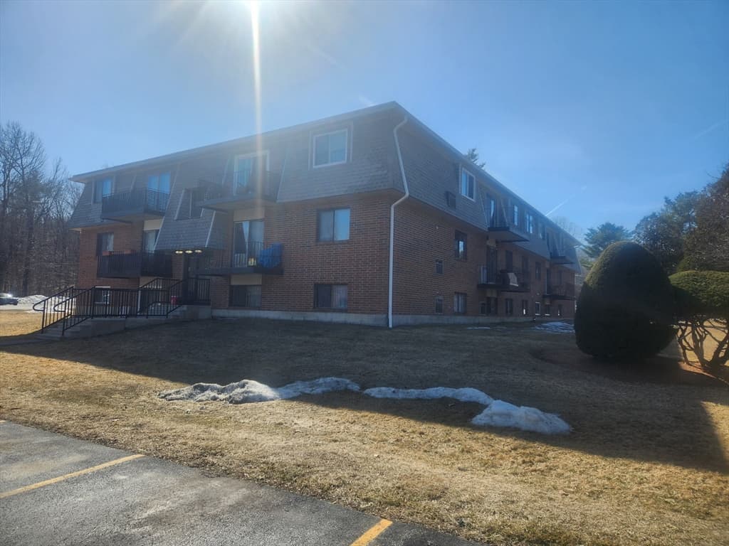 Condominium at 176 Maple Avenue # 26, Rutland MA 01543, Rutland, photo 2 of 14