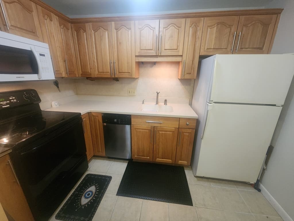 Condominium at 176 Maple Avenue # 26, Rutland MA 01543, Rutland, photo 6 of 14