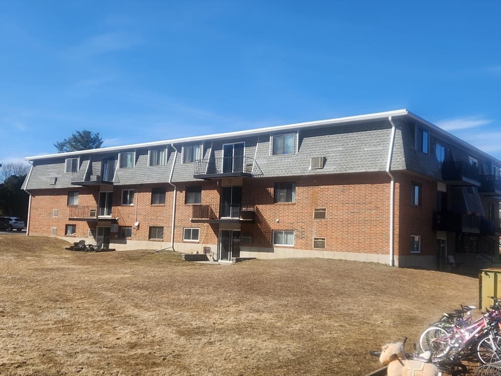Condominium at 176 Maple Avenue # 26, Rutland MA 01543, Rutland, photo 5 of 14