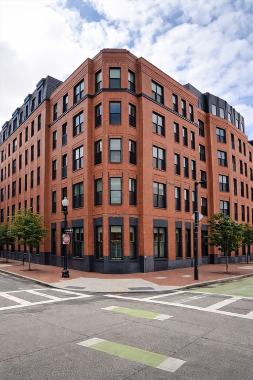 566 Columbus Ave # 404, Boston MA 02118