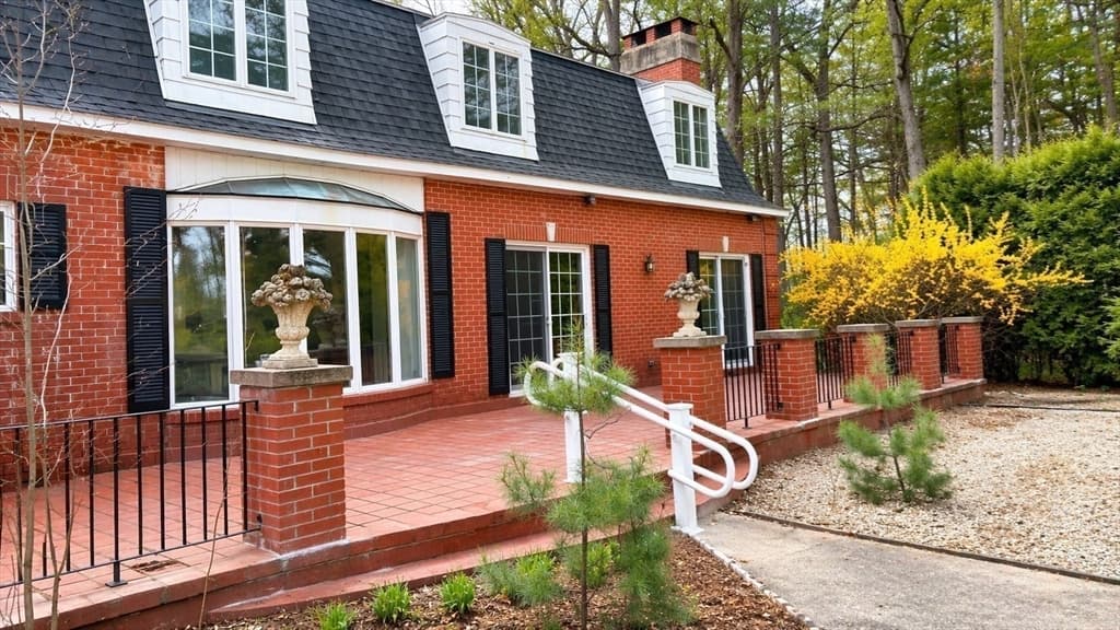 Single Family Residence at 12 Woodland Rd, Westfield MA 01085, photo 6 of 30