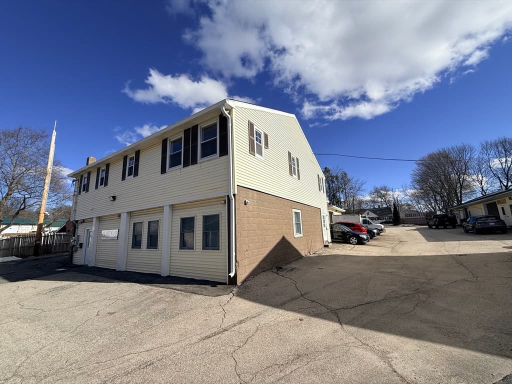 9-R Short St, Worcester MA 01604