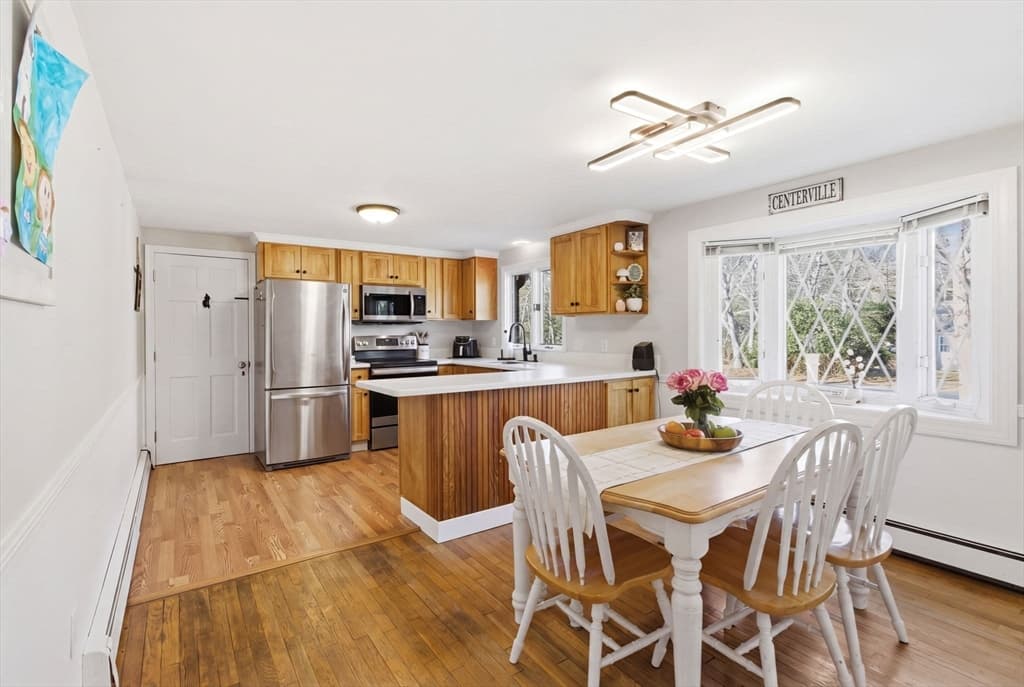 Single Family Residence at 38 White Oak Trl, Barnstable MA 02632, photo 2 of 27