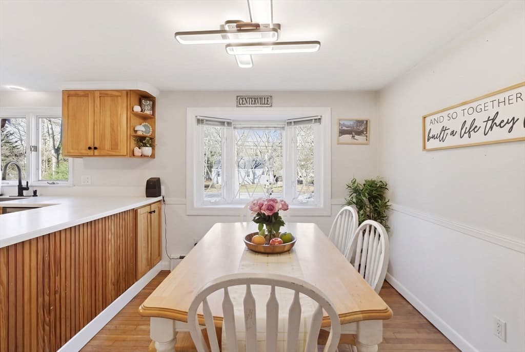 Single Family Residence at 38 White Oak Trl, Barnstable MA 02632, photo 6 of 27