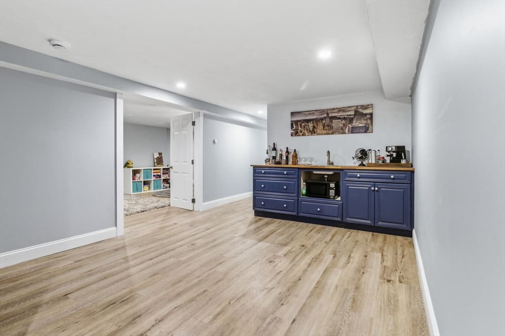 Single Family Residence at 38 White Oak Trl, Barnstable MA 02632, photo 16 of 27