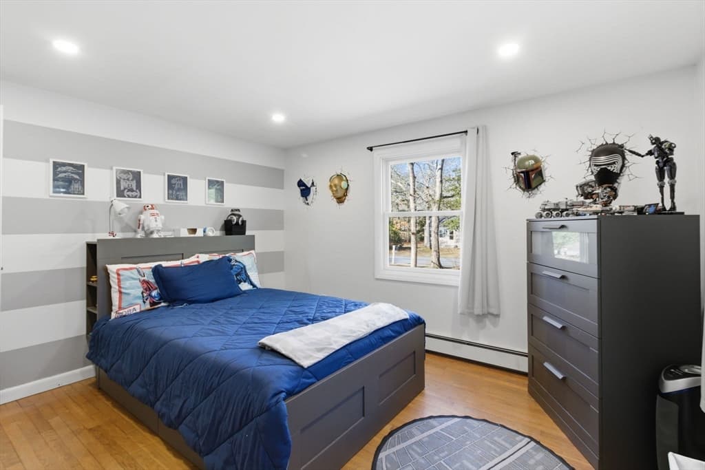 Single Family Residence at 38 White Oak Trl, Barnstable MA 02632, photo 12 of 27