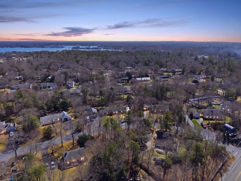 Single Family Residence at 38 White Oak Trl, Barnstable MA 02632, photo 5 of 27