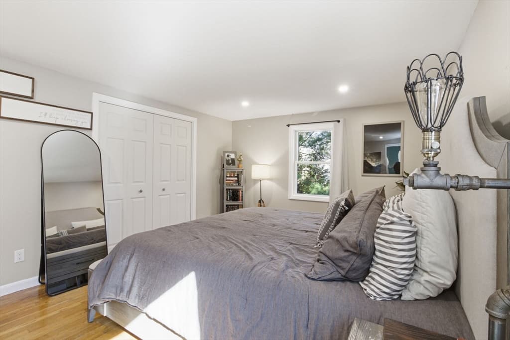 Single Family Residence at 38 White Oak Trl, Barnstable MA 02632, photo 14 of 27