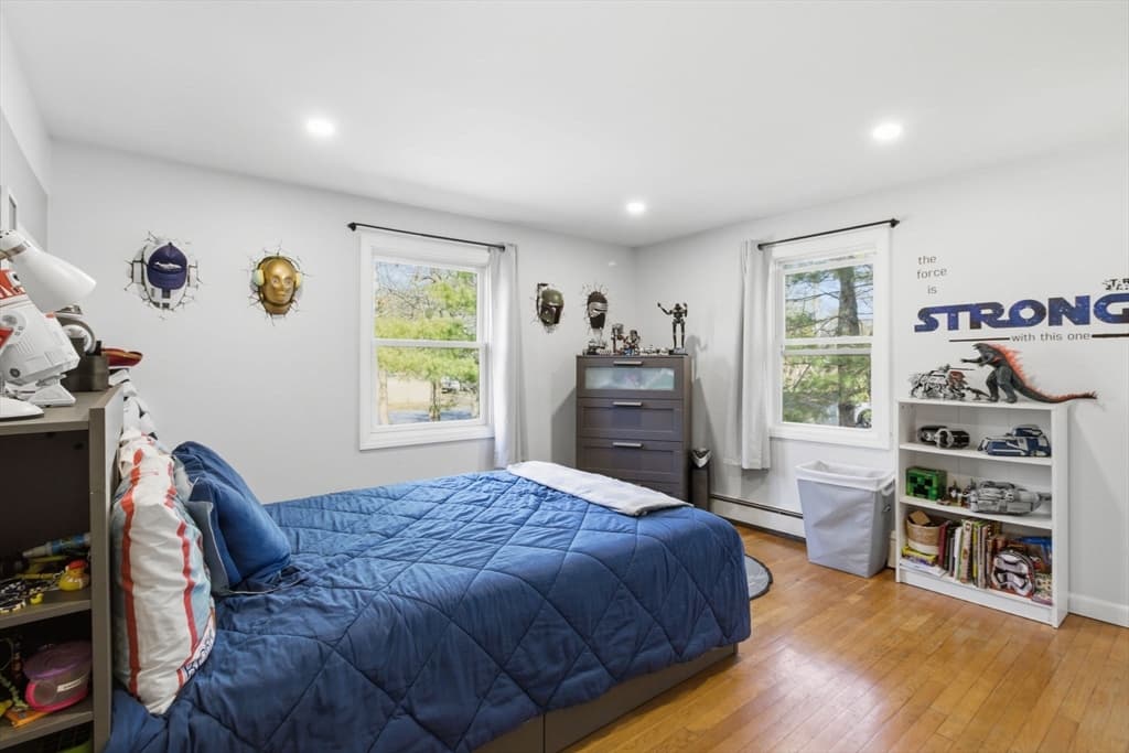 Single Family Residence at 38 White Oak Trl, Barnstable MA 02632, photo 11 of 27