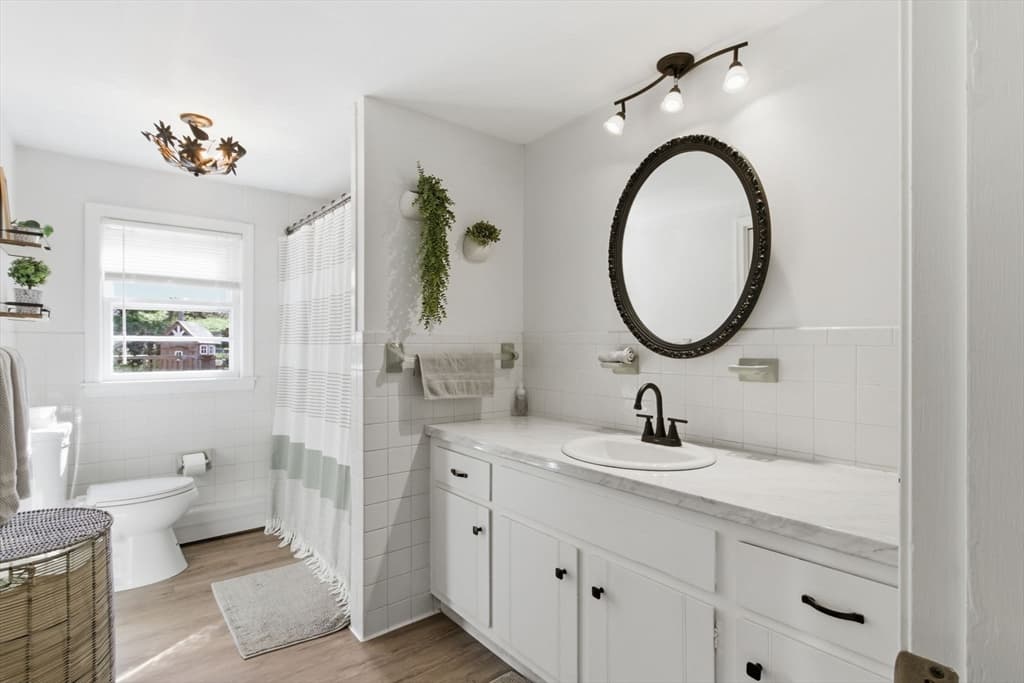 Single Family Residence at 38 White Oak Trl, Barnstable MA 02632, photo 8 of 27