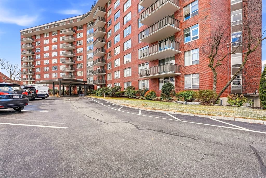 Condominium at 280 Boylston St # 308, Newton MA 02467, Newton, photo 2 of 33