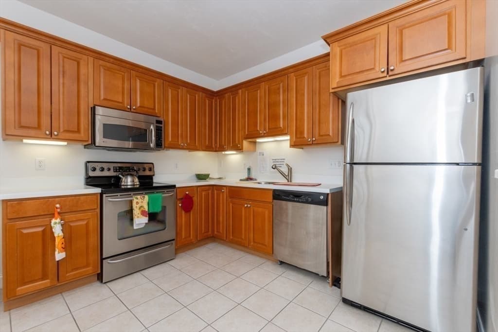 Condominium at 1 Lenox St # 312, Norwood MA 02062, Norwood, photo 5 of 31