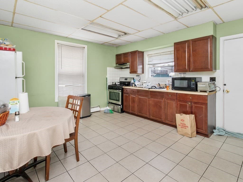 4 Family at 110-116 Harvard Street, Waltham MA 02453, Waltham, photo 14 of 41