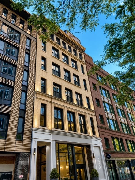 Condominium at 190 High St # 5, Boston MA 02210, photo 6 of 11