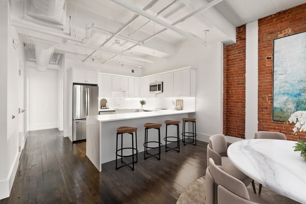 Condominium at 190 High St # 5, Boston MA 02210, photo 3 of 11