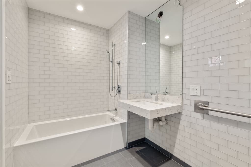 Condominium at 190 High St # 5, Boston MA 02210, photo 5 of 11