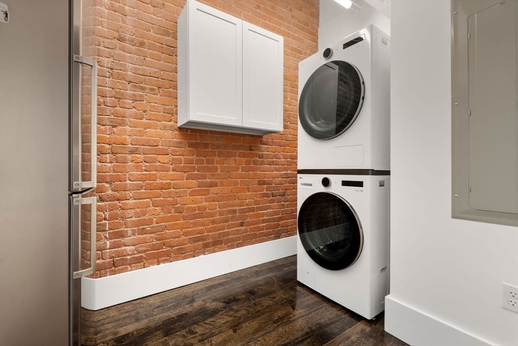 Condominium at 190 High St # 5, Boston MA 02210, photo 10 of 11