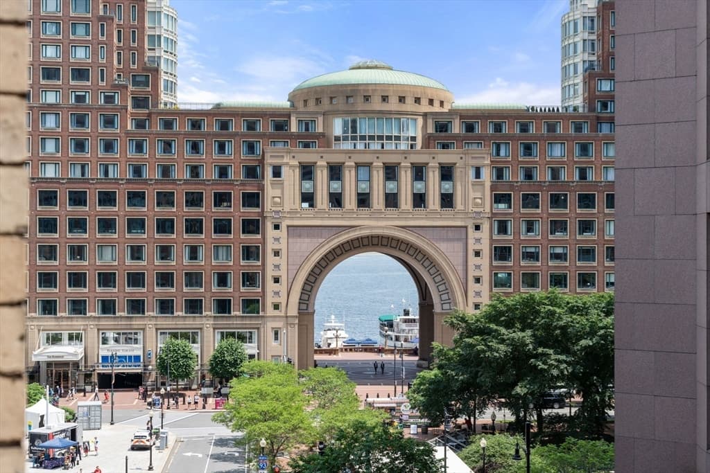Condominium at 190 High St # 5, Boston MA 02210, photo 11 of 11