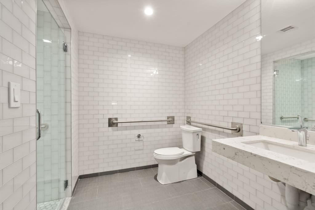 Condominium at 190 High St # 5, Boston MA 02210, photo 8 of 11