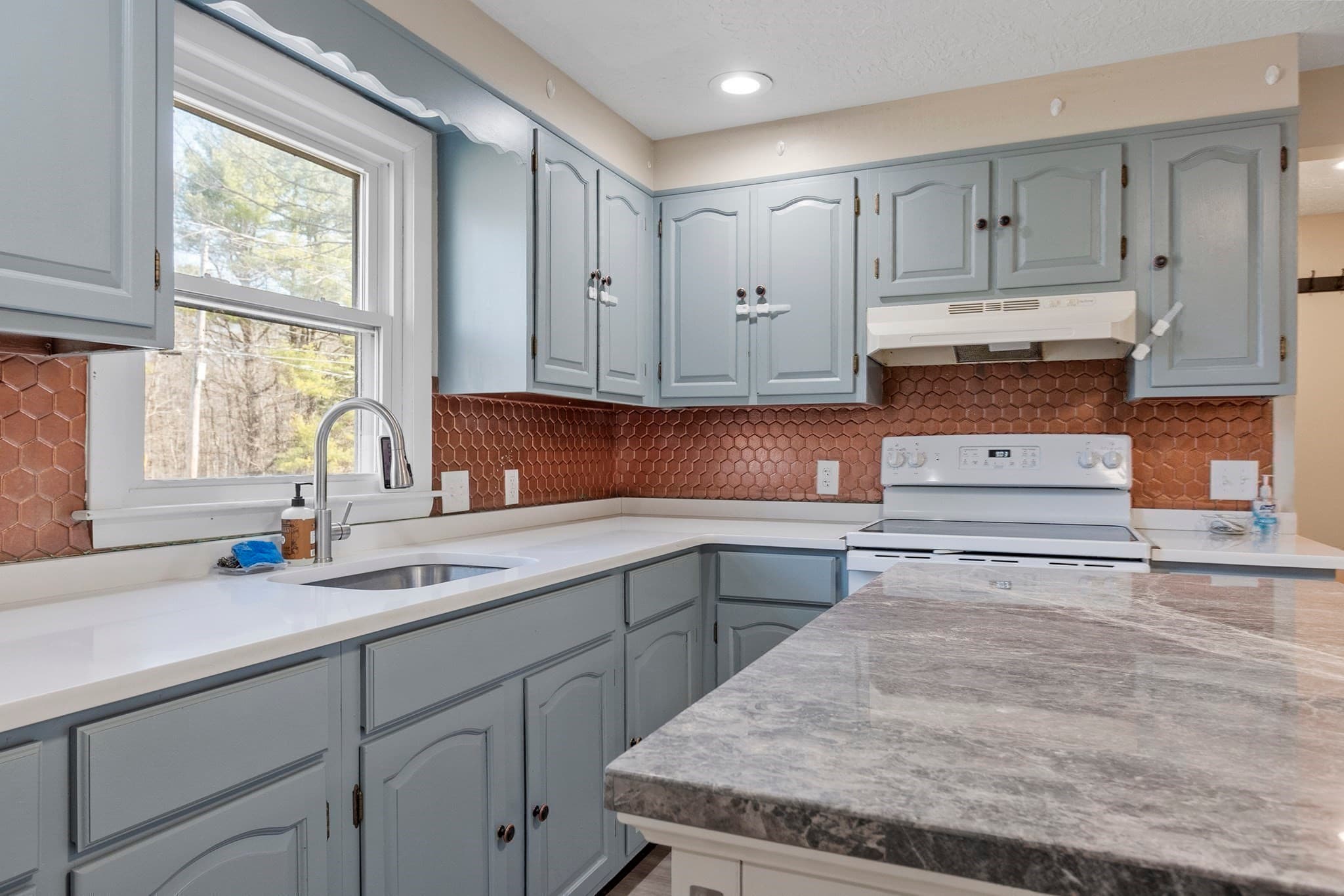 Single Family Residence at 511 E County Rd, Rutland MA 01543, photo 5 of 42