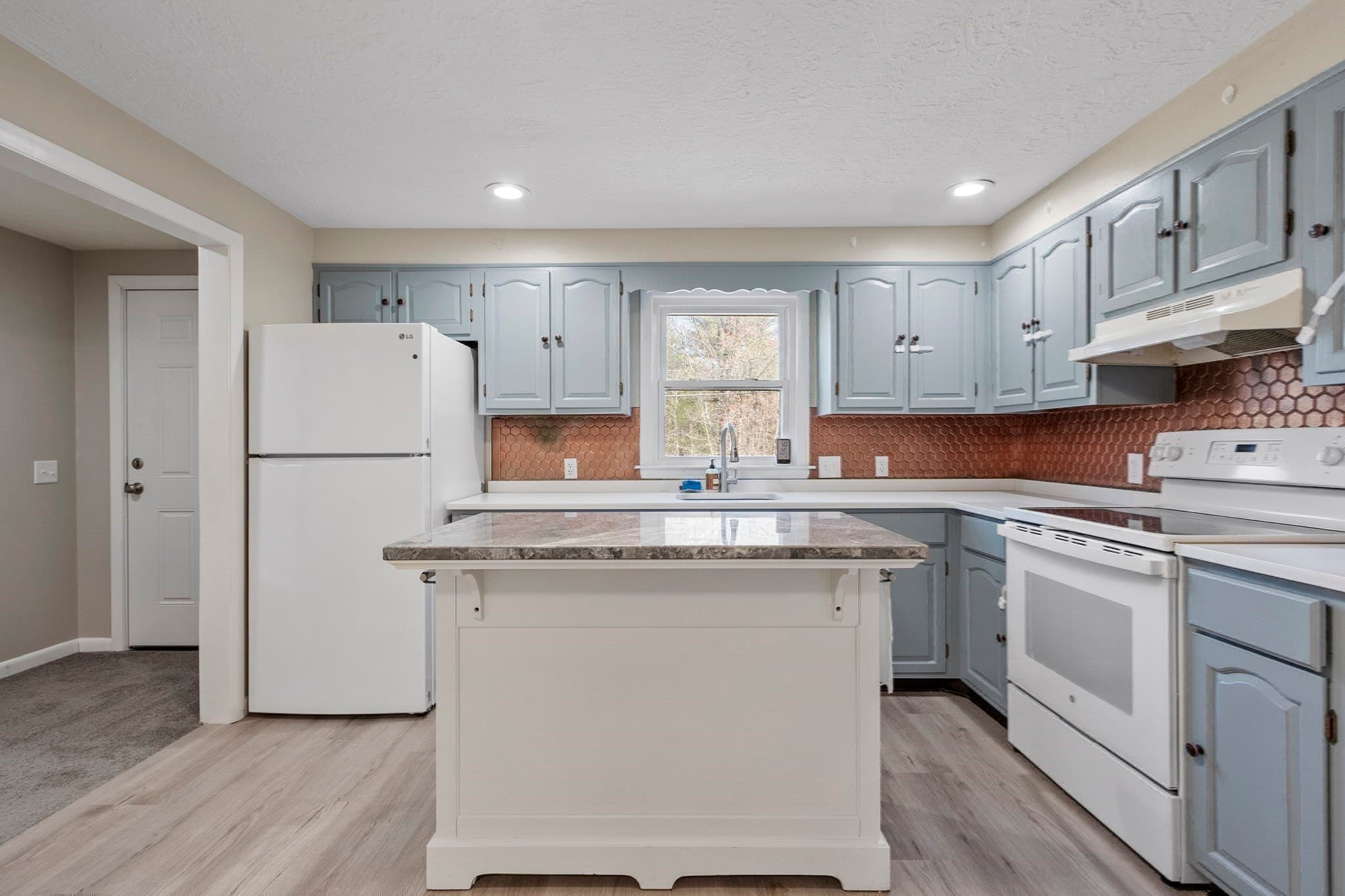 Single Family Residence at 511 E County Rd, Rutland MA 01543, photo 8 of 42