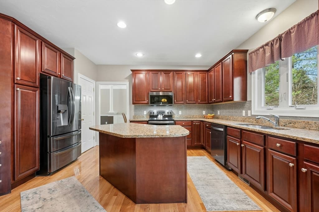 Single Family Residence at 320 Lincoln Circle, Northbridge MA 01534, Northbridge, photo 12 of 42