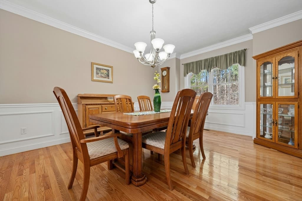 Single Family Residence at 320 Lincoln Circle, Northbridge MA 01534, Northbridge, photo 7 of 42