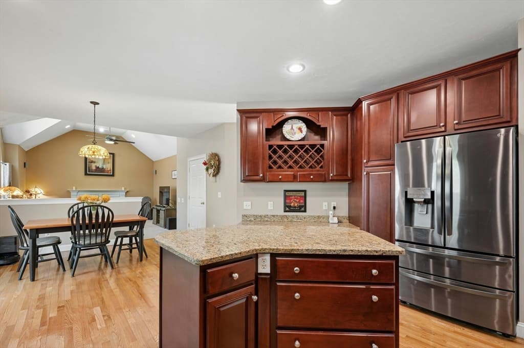 Single Family Residence at 320 Lincoln Circle, Northbridge MA 01534, Northbridge, photo 10 of 42