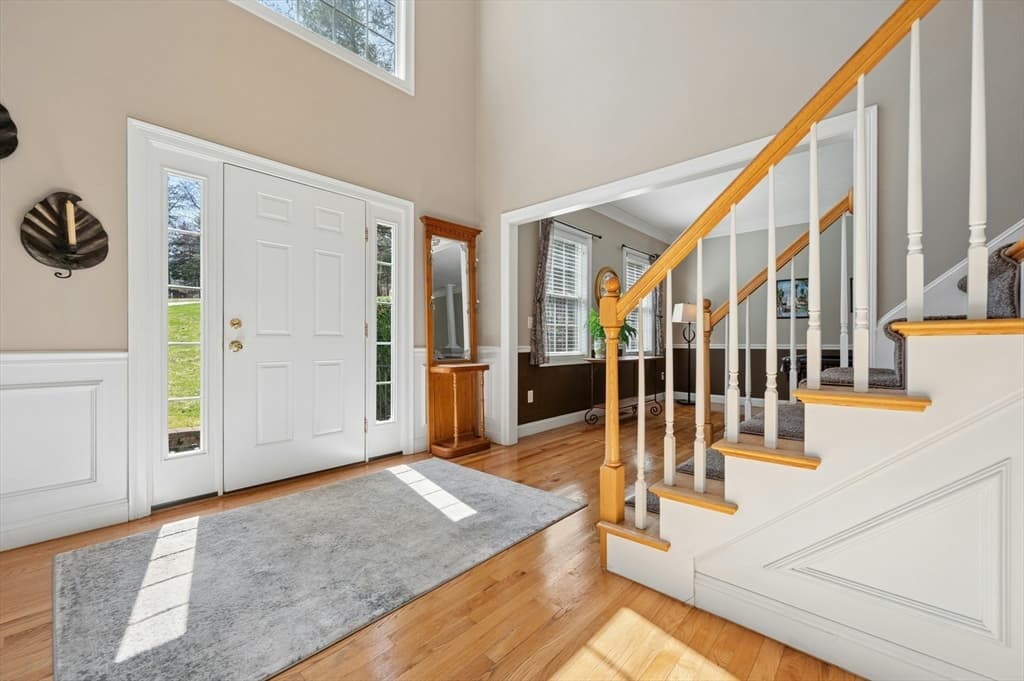 Single Family Residence at 320 Lincoln Circle, Northbridge MA 01534, Northbridge, photo 4 of 42