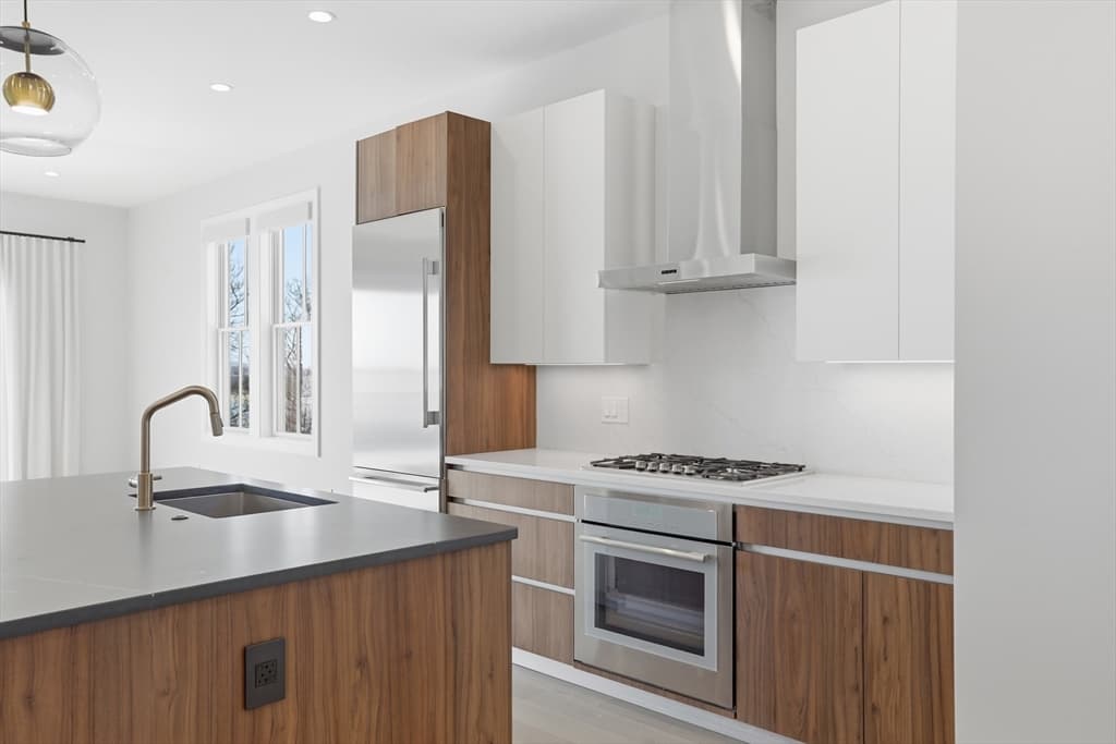 407 E 7th St # 2, Boston MA 02127 photo 23