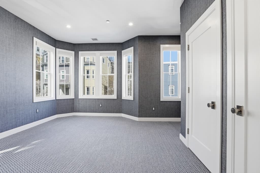 407 E 7th St # 2, Boston MA 02127 photo 17