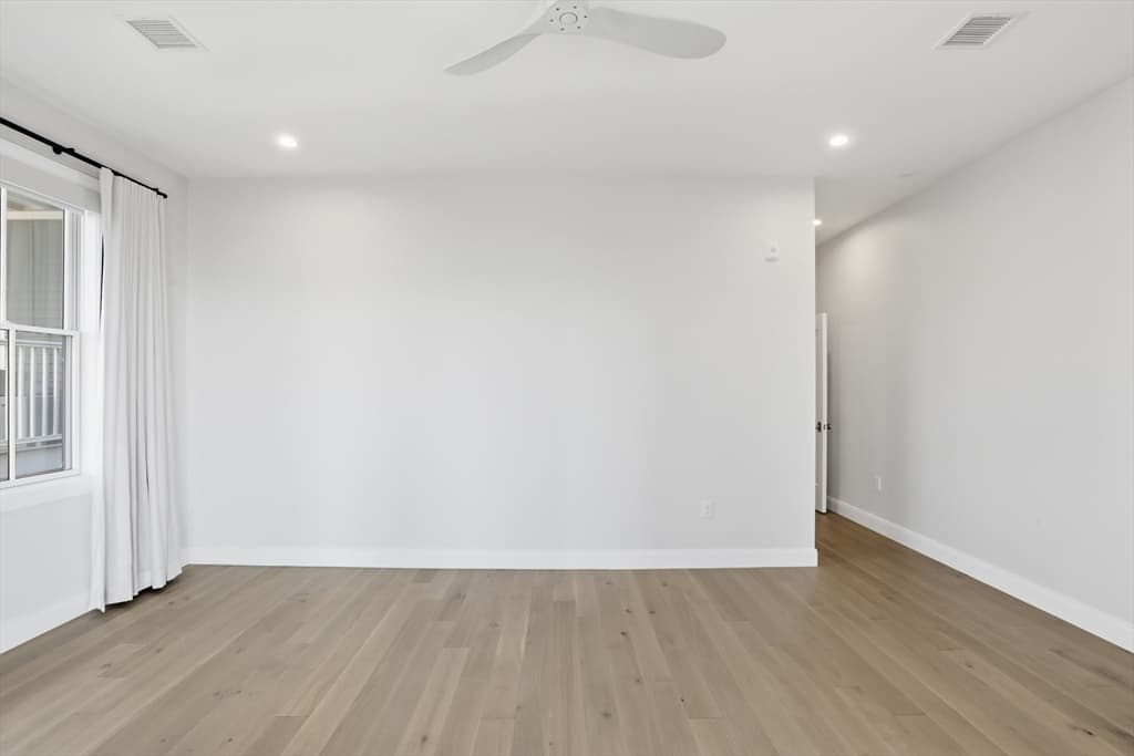 407 E 7th St # 2, Boston MA 02127 photo 5