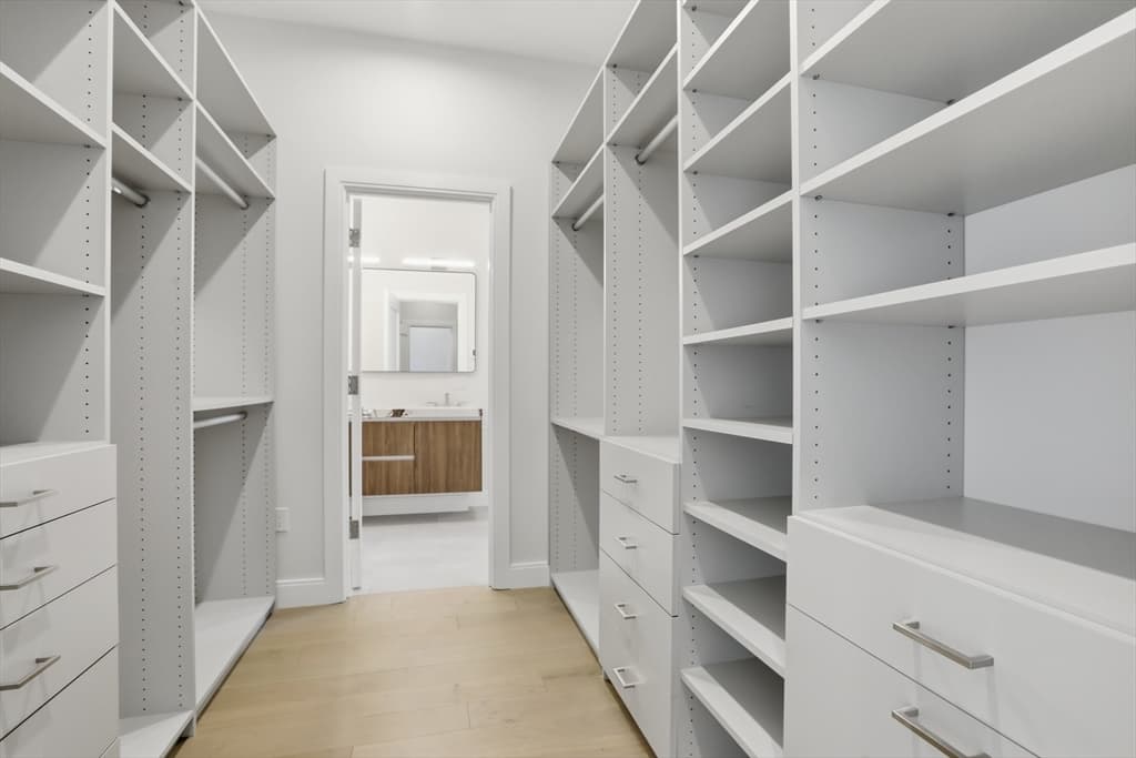 407 E 7th St # 2, Boston MA 02127 photo 9