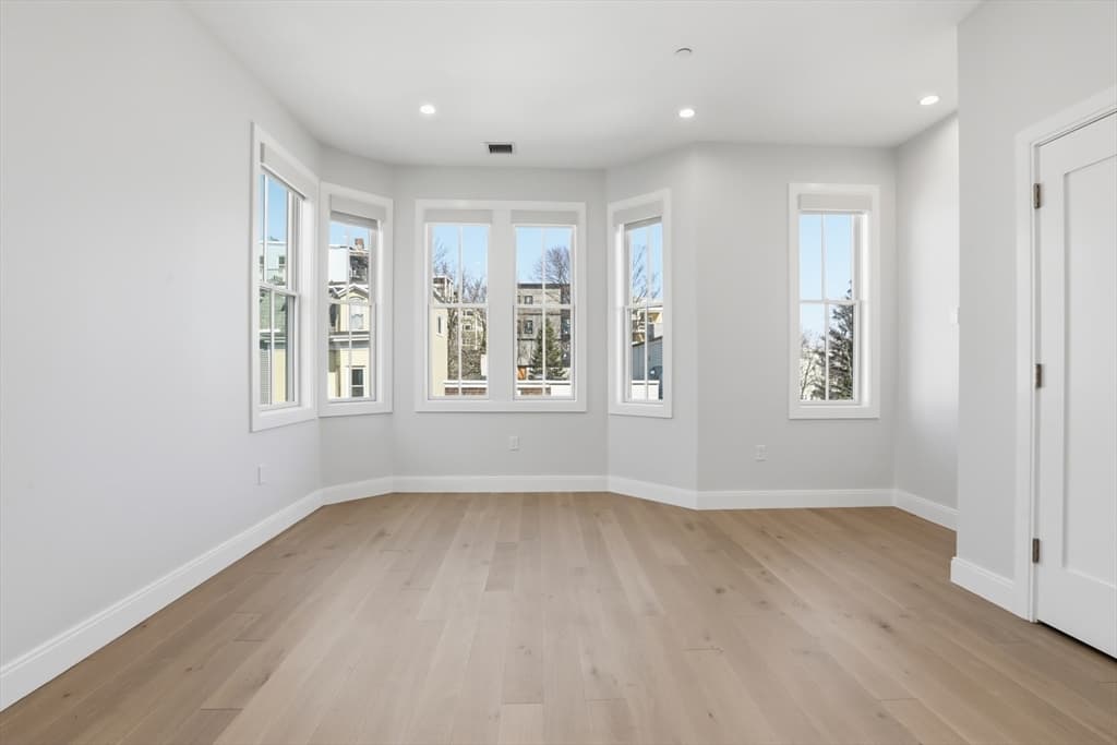 407 E 7th St # 2, Boston MA 02127 photo 39