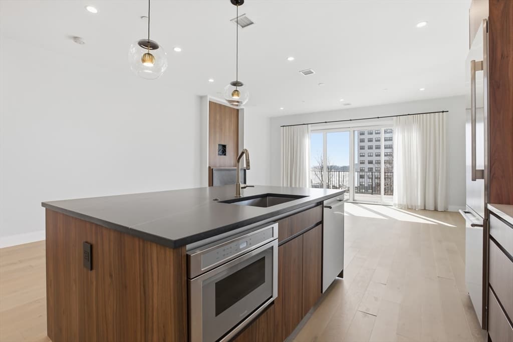 407 E 7th St # 2, Boston MA 02127 photo 25