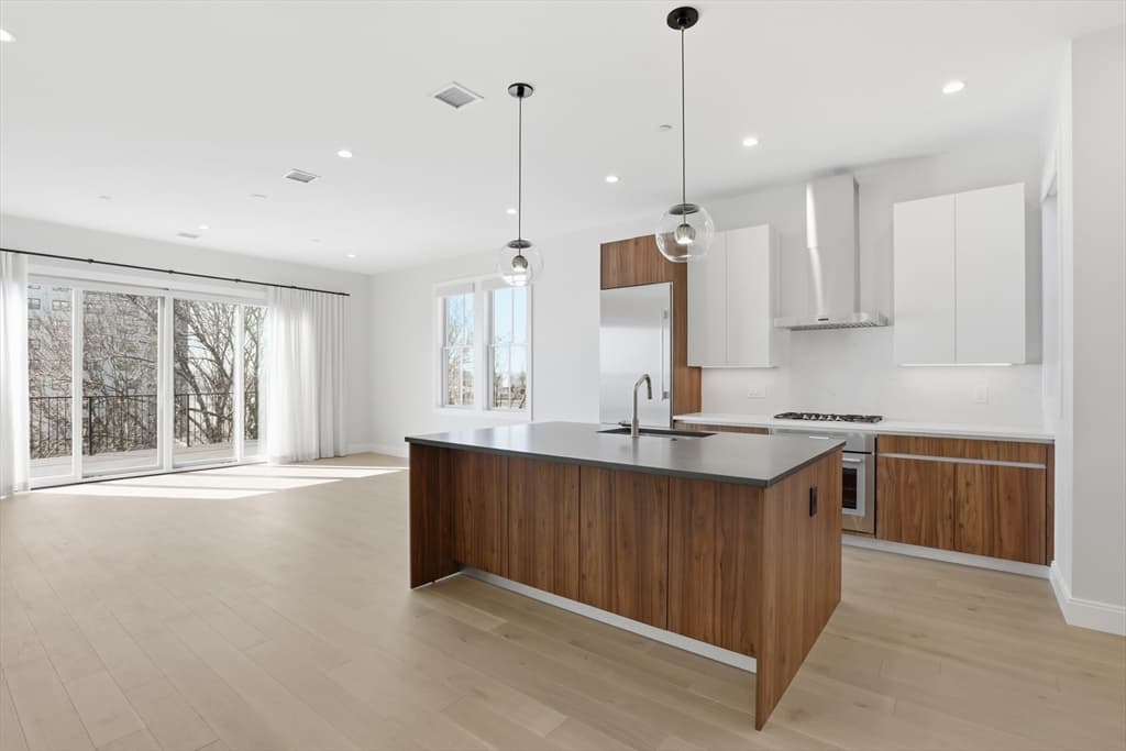 407 E 7th St # 2, Boston MA 02127 photo 21