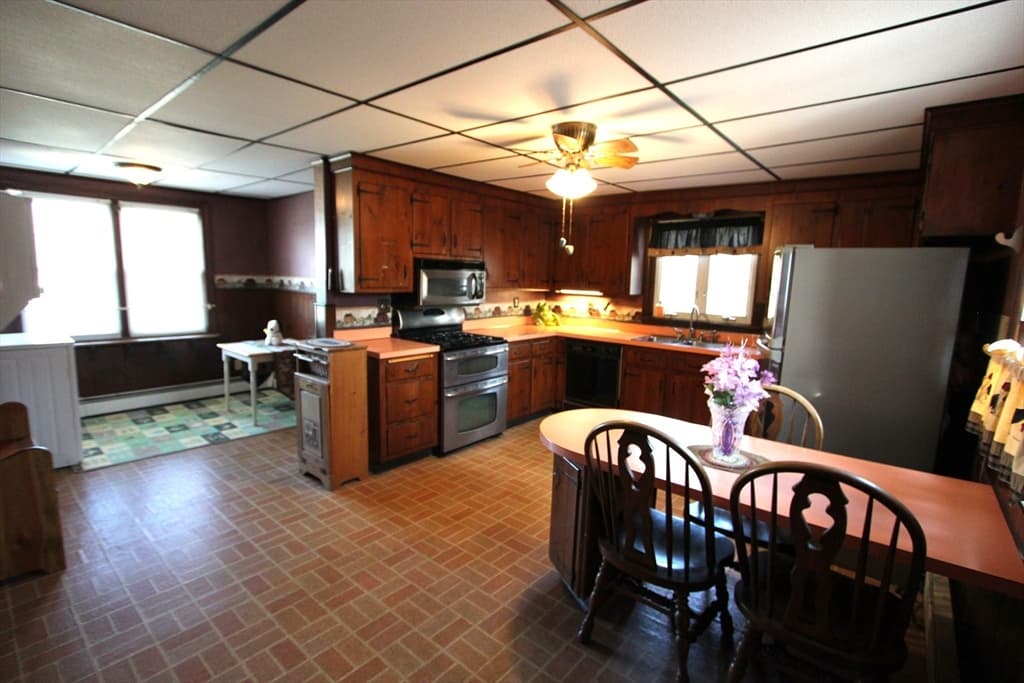 300 Chestnut St, Franklin MA 02038 photo 2