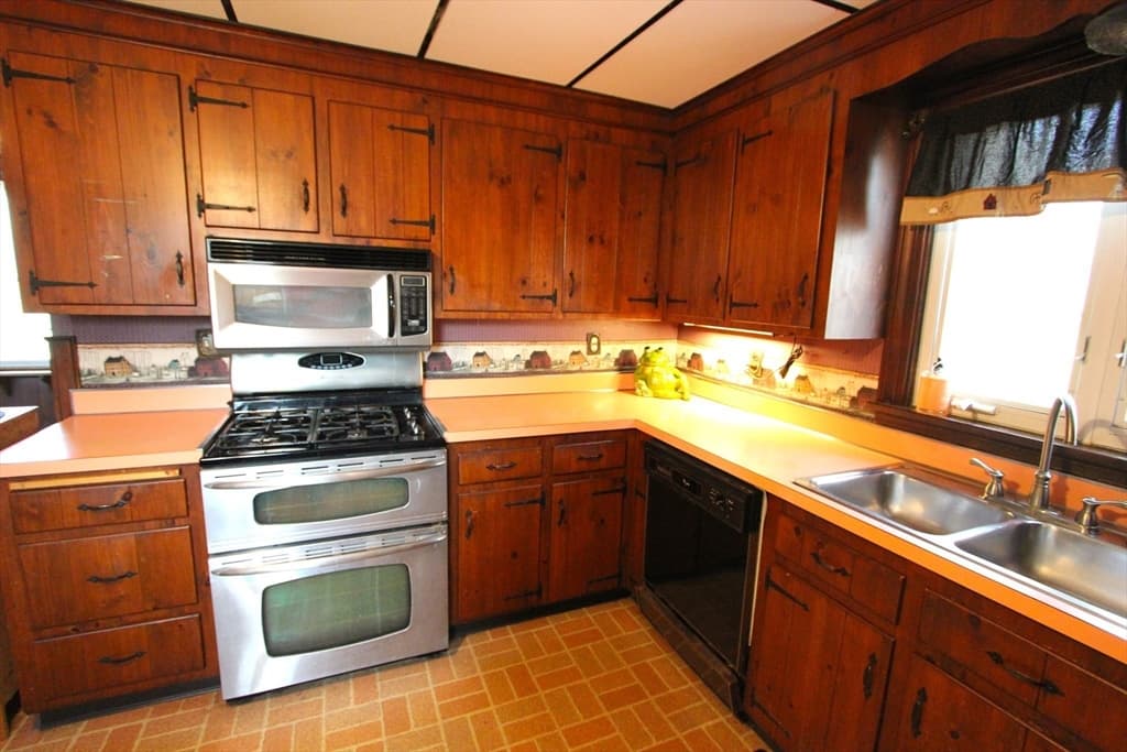 300 Chestnut St, Franklin MA 02038 photo 3